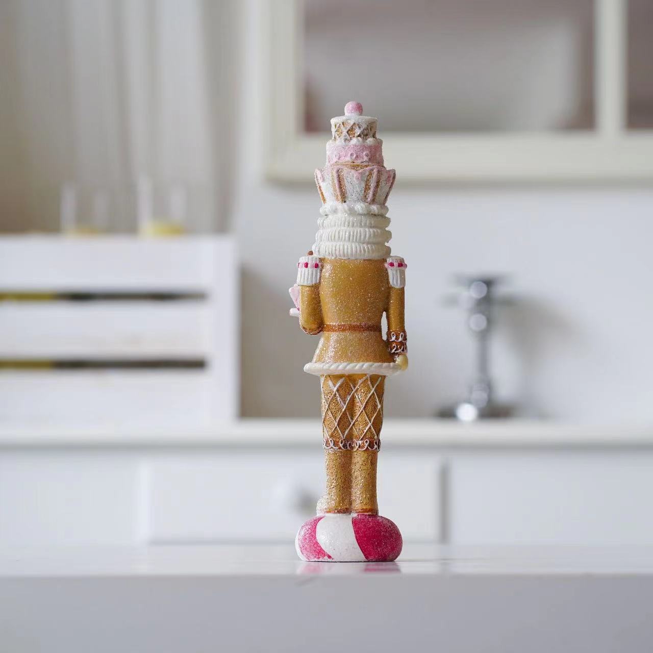 دمية جندي كسارة البندق الوردية - مراجعة Nutcracker Figurine وسعره