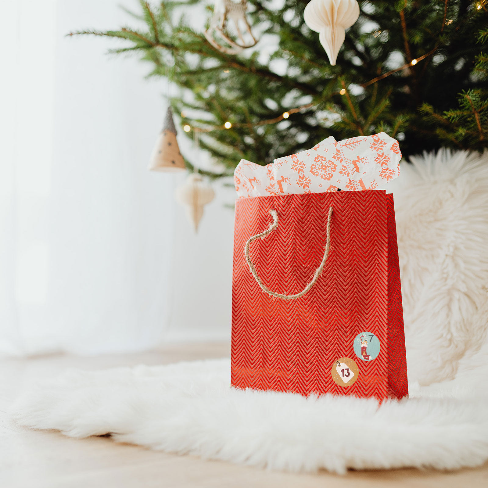 10 أوراق من ملصقات الزينة الدا - مراجعة Advent Calendar Gift وسعره